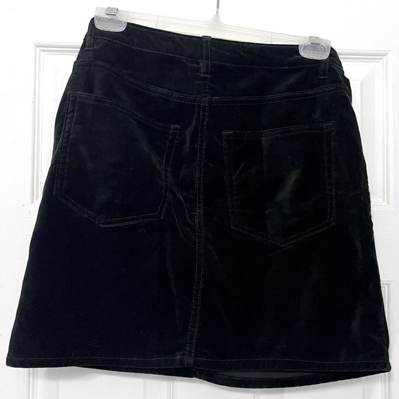 H&M Velvet Skirt (size 6) - Picture 2 of 3